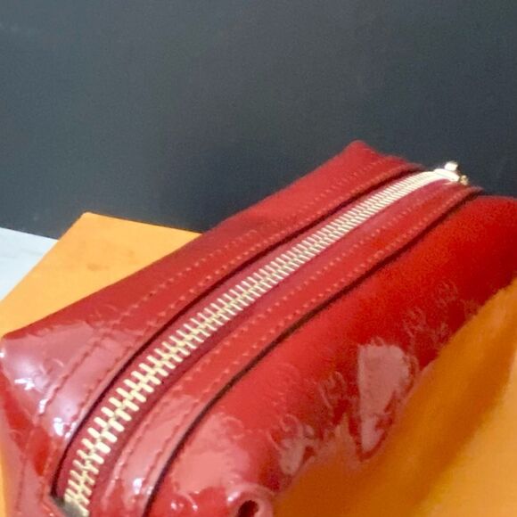 GUCCI GG Patent Leather Pouch 👝 Red - Picture 10 of 13